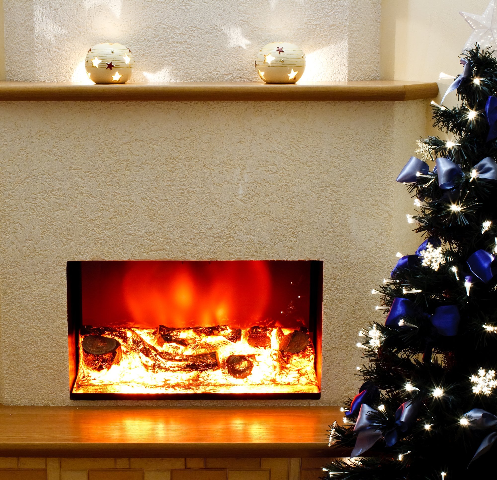 Full size christmas fireplace Electric fireplace with the Christmas tree | Comfort Solutions